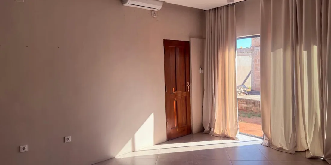 Obra Inacabada — Terreno em L, Chinonanquila