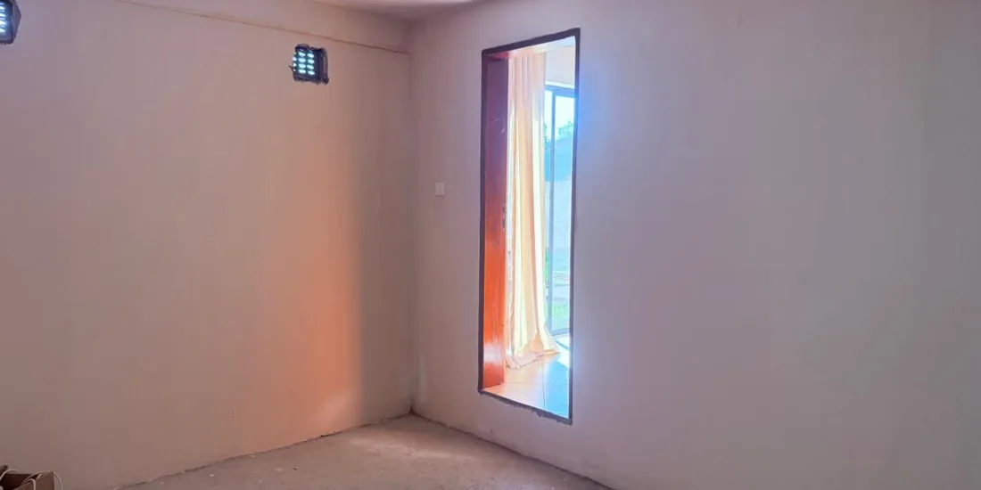 Obra Inacabada — Terreno em L, Chinonanquila
