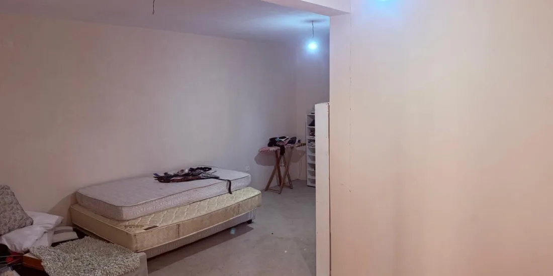 Obra Inacabada — Terreno em L, Chinonanquila