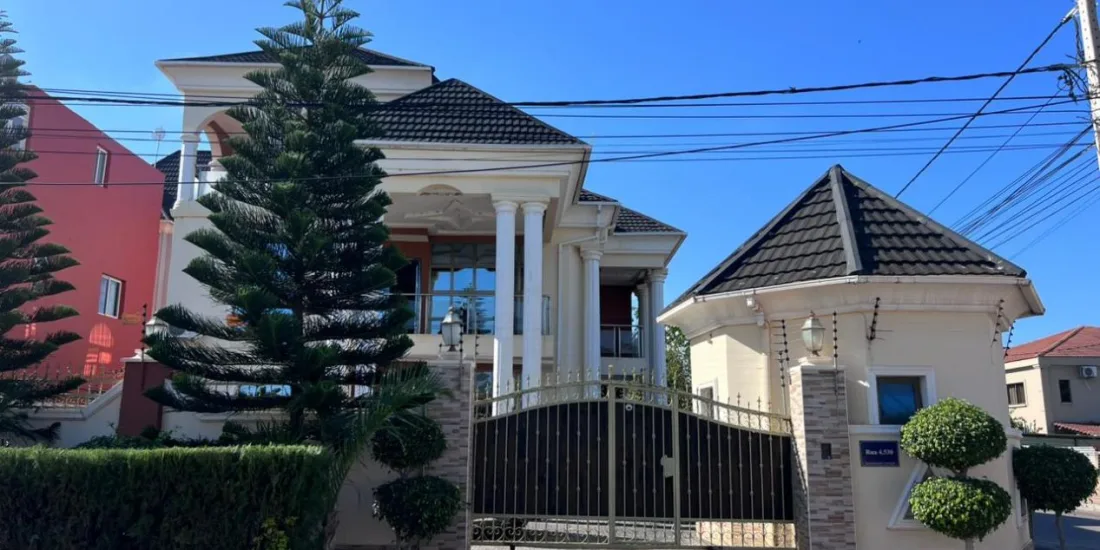 Vende-se moradia de luxo no Bairro do Triunfo, próximo ao Condomínio Vila Sol