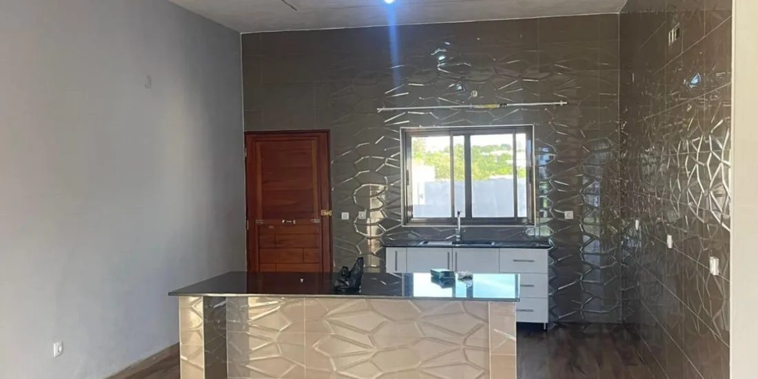 Casas T2 em condomínio na Mozal, em frente ao I'langa (renda ou venda)