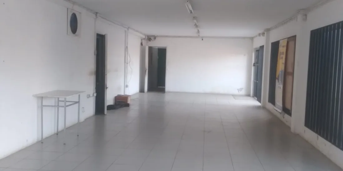 Arrendam-se escritórios e espaços comerciais na Av. FPLM n.º 856, sentido Xikelene (EMAQ, Lda)
