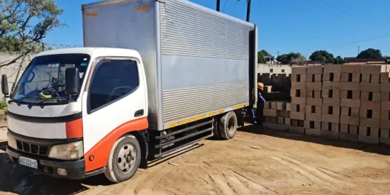 Camião até 4 toneladas para mudanças e transporte de mercadoria
