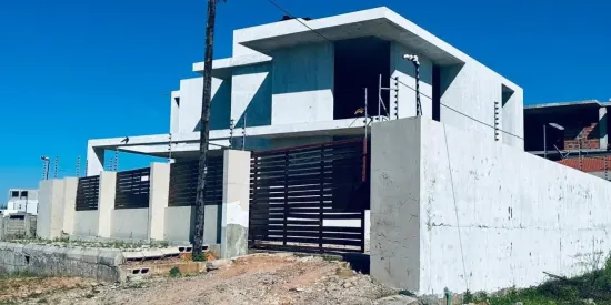 Vende-se casa com 4 suítes, piscina e anexo no Bairro da Costa do Sol, Mapulene