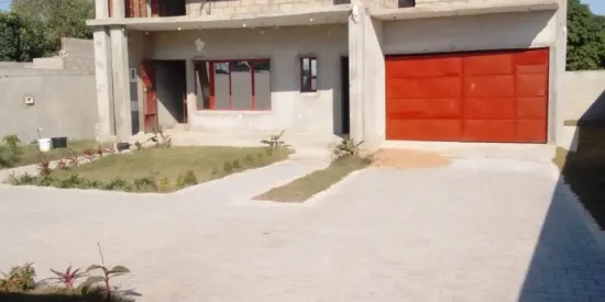 Vende-se casa de 2 pisos em terreno de 15x30 m, Mumemo 1, Marracuene