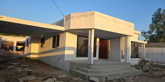Vende-se moradia unifamiliar T3 com anexo, em acabamentos, Matola Gare
